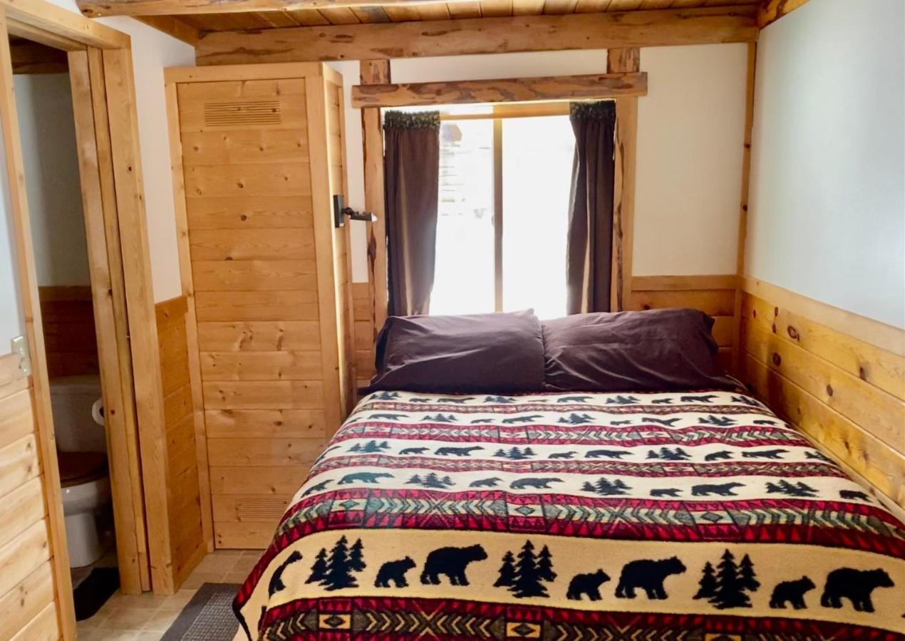 Meandering Moose Lodging Талкитна Екстериор снимка