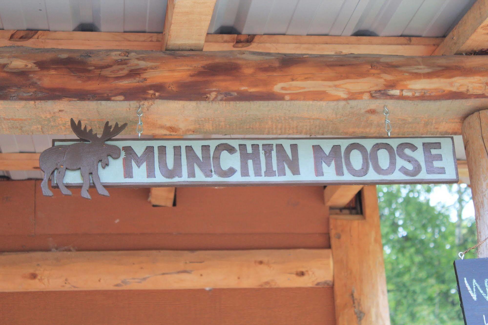 Meandering Moose Lodging Талкитна Екстериор снимка